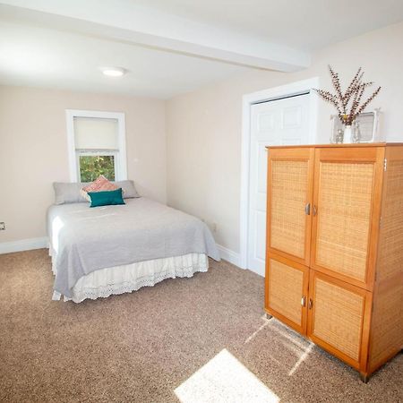 Large Beautiful Apartment Херши Экстерьер фото