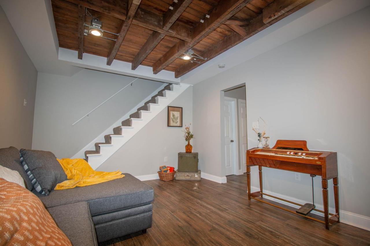 Large Beautiful Apartment Херши Экстерьер фото