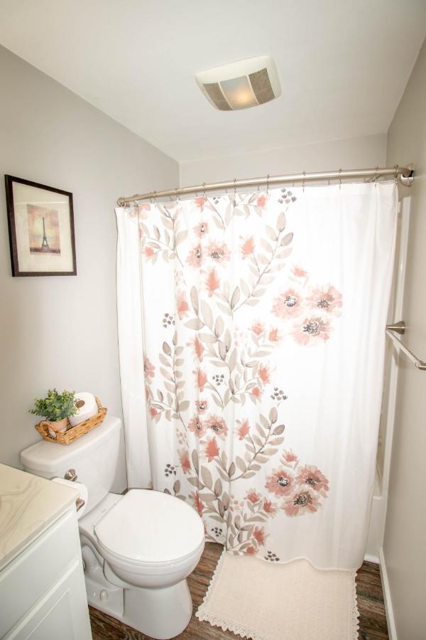 Large Beautiful Apartment Херши Экстерьер фото